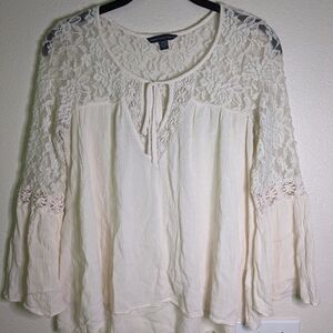 American Eagle Y2K Women's Lace Cream Shoulder Bell Sleeve Top Size Small